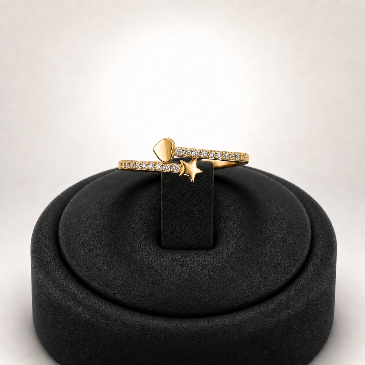 Bow & Star Ring — Eternia Vitta